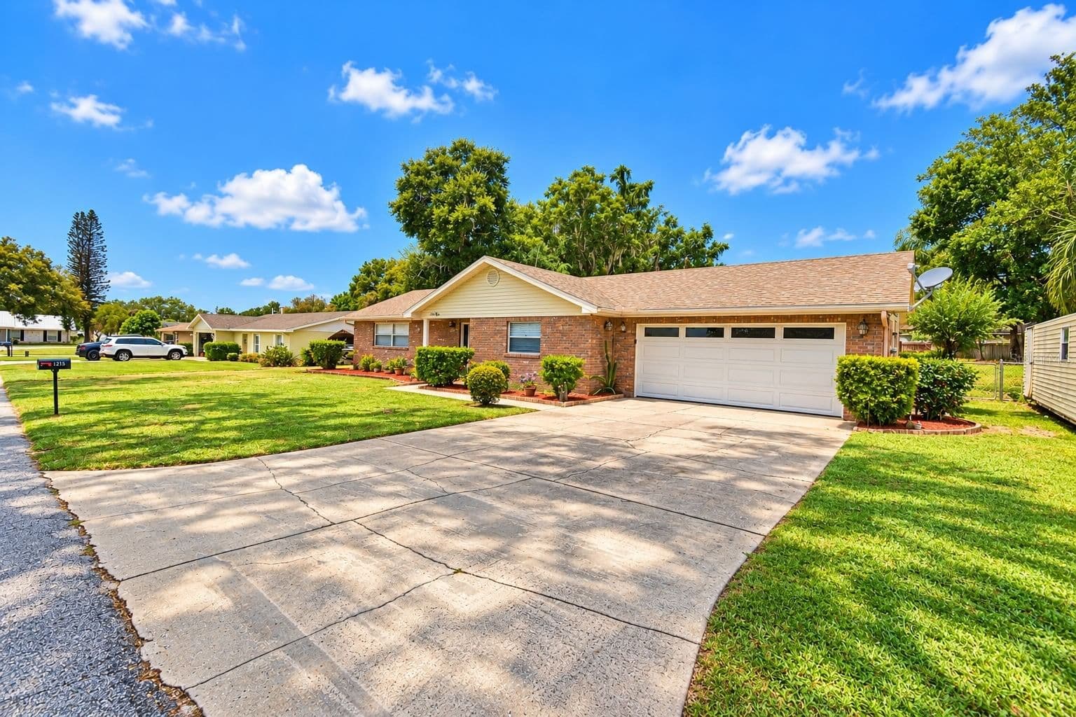 Photo 5 of 1215 NW FAIRLANE Court