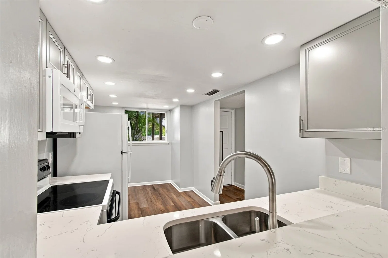 Photo 5 of 6340 NEWTOWN Circle #40A4