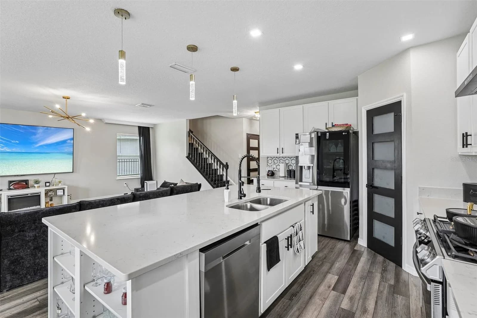 Photo 5 of 1131 OAK BLUFF Drive