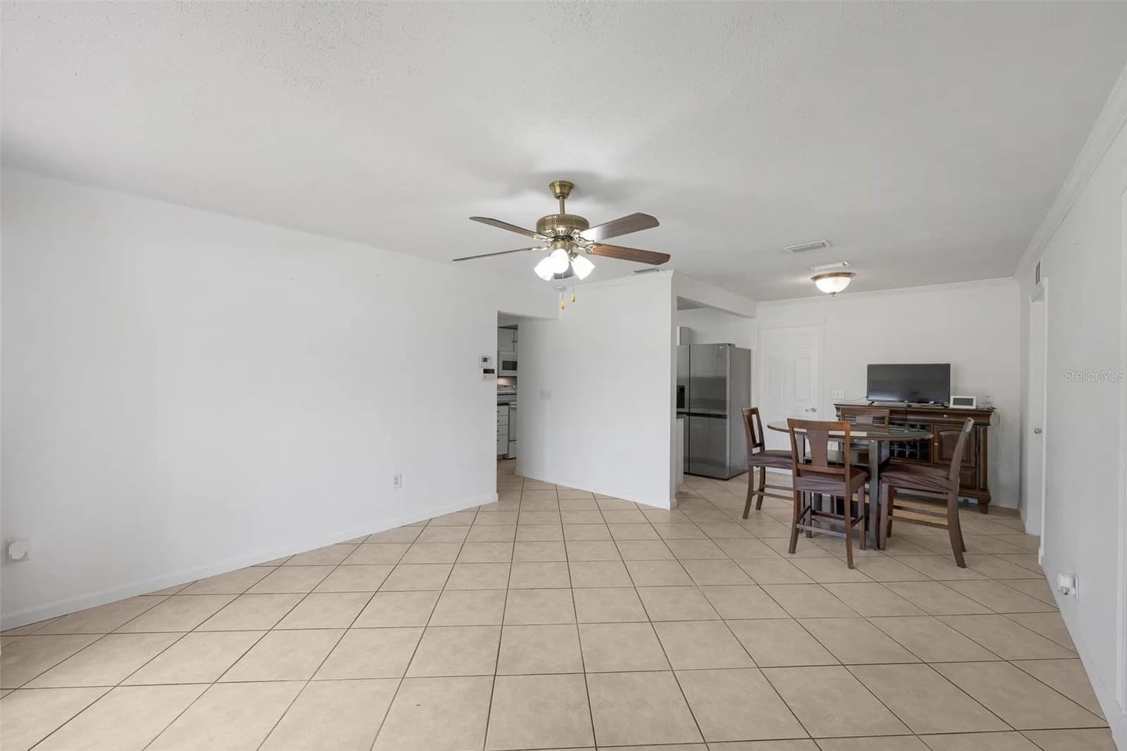 Photo 4 of 3705 TYSON Avenue
