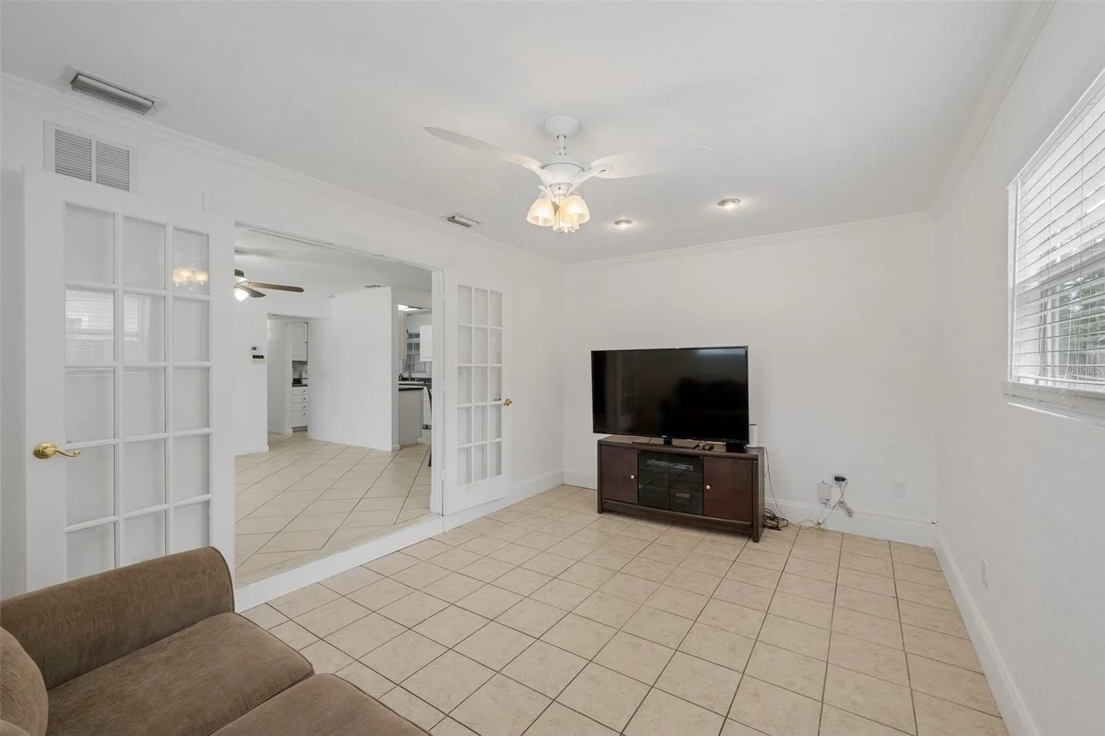 Photo 5 of 3705 TYSON Avenue