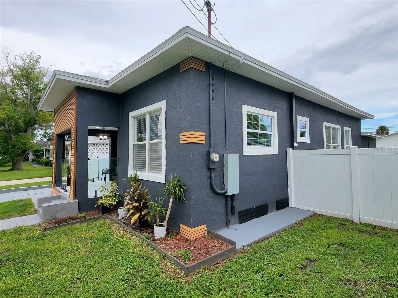 2711 CORDELIA Street