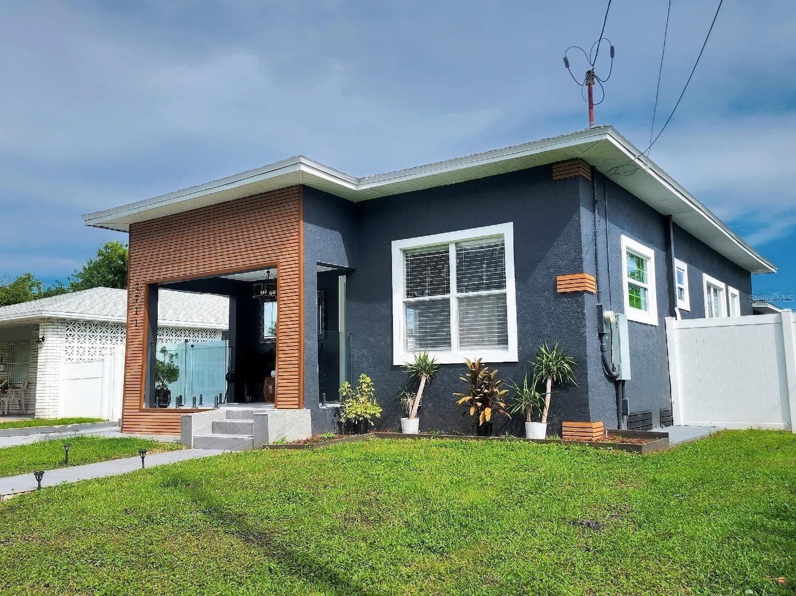 2711 CORDELIA Street