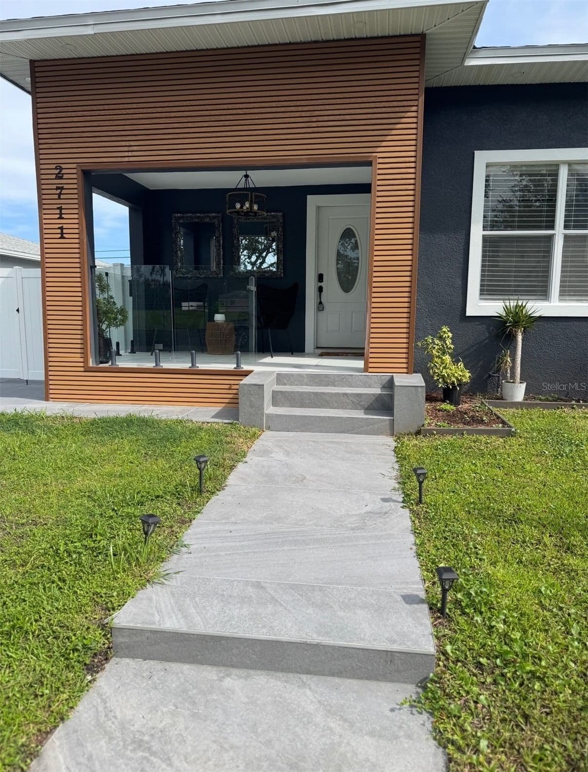 Photo 4 of 2711 CORDELIA Street