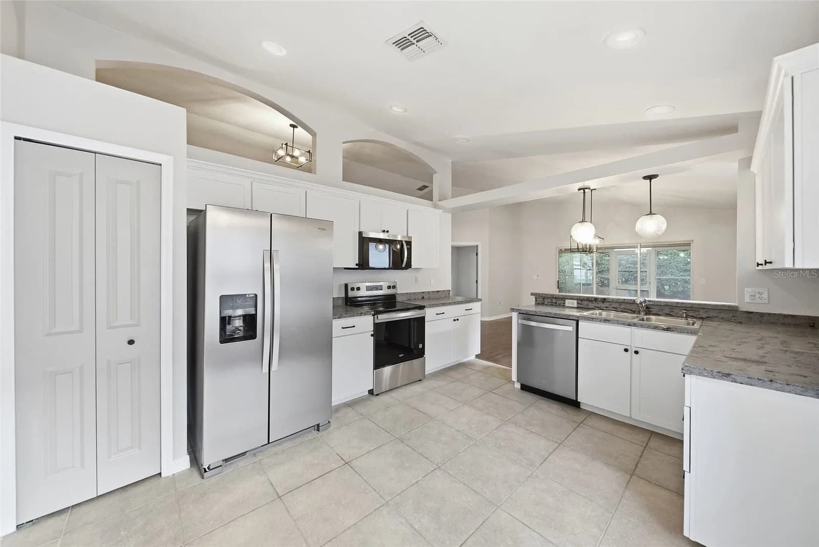 Photo 4 of 4035 CARTERET Drive