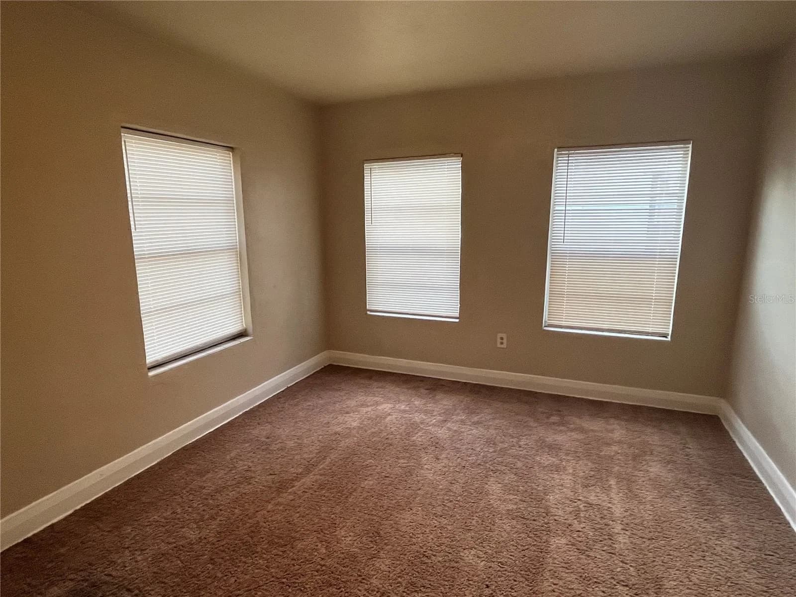 Photo 4 of 21 SESSOMS Avenue