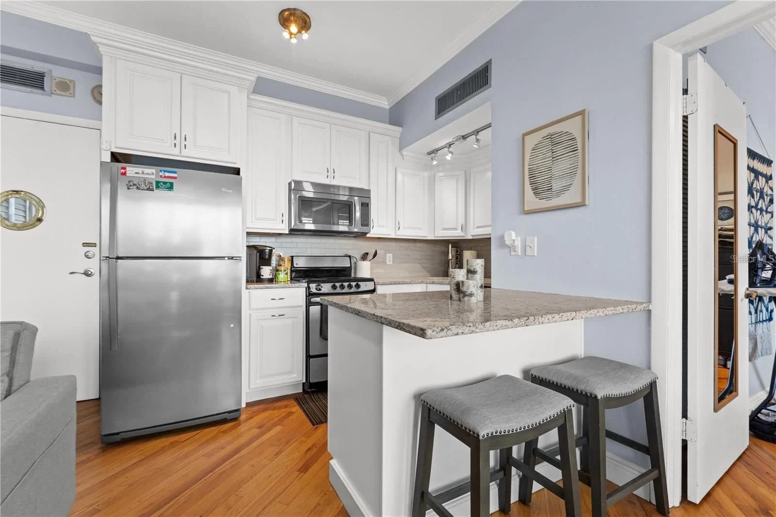 Photo 4 of 2109 BAYSHORE Boulevard #303
