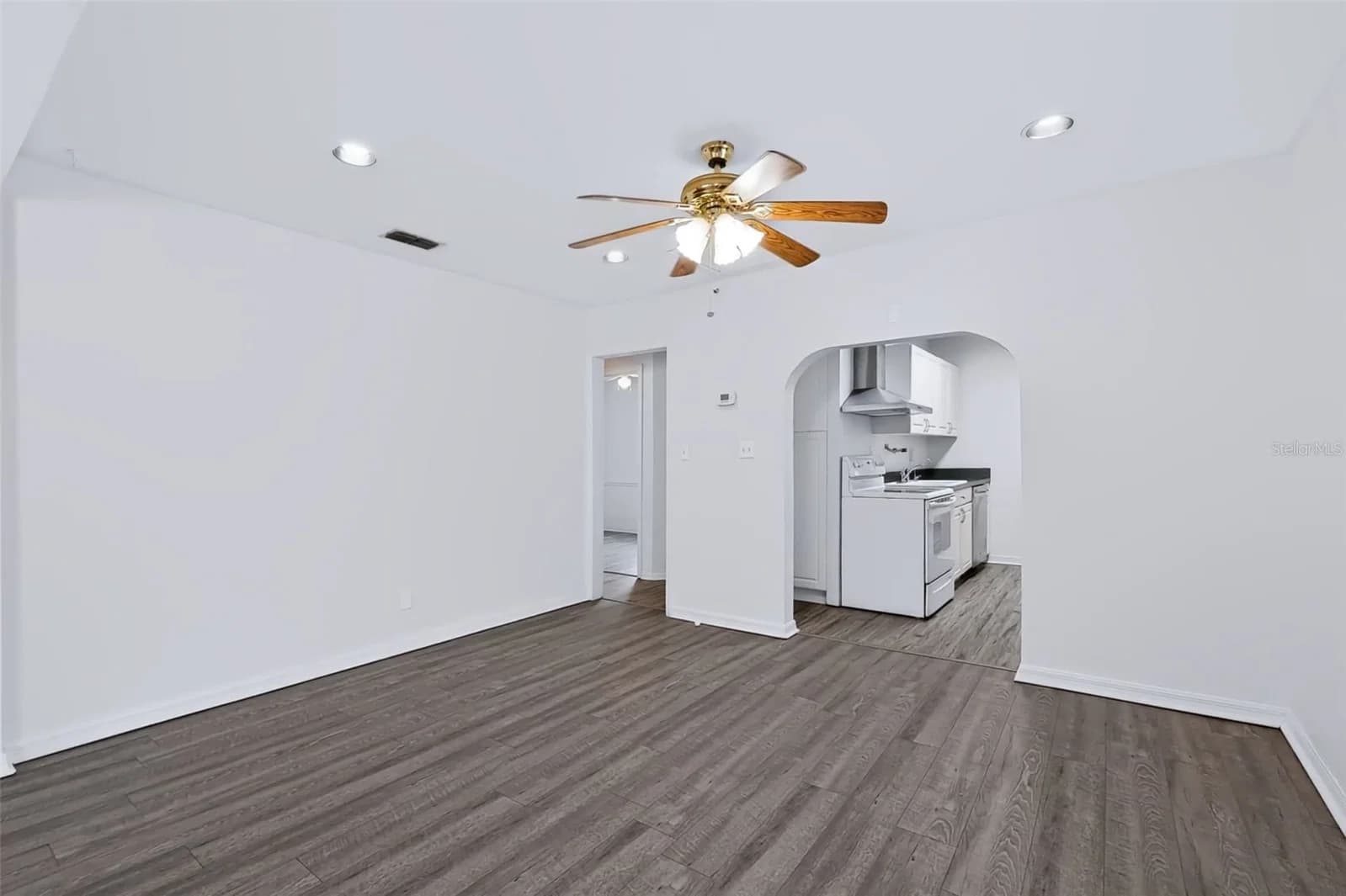 Photo 5 of 7606 ALVINA Street