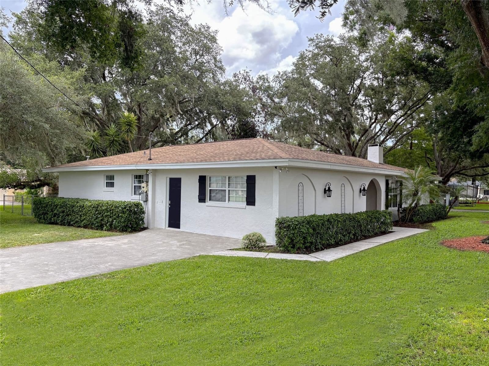 10 LAKE HAMILTON Circle