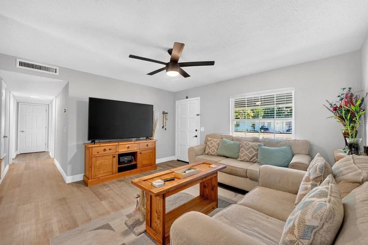 Photo 4 of 880 SEMINOLE Avenue