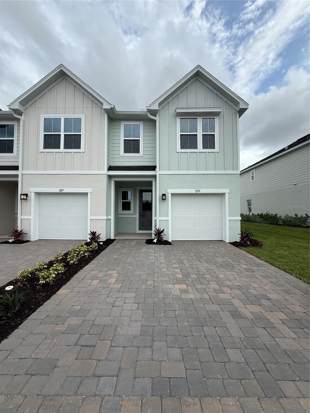 1253 PINEYWOOD FIELD