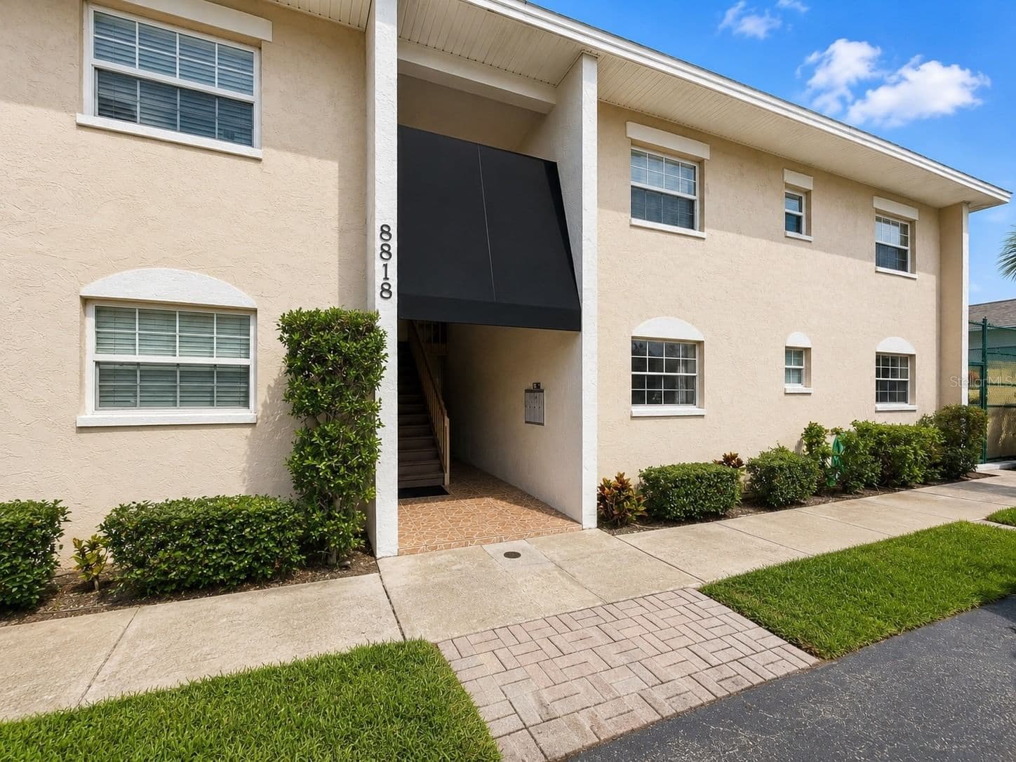 8818 BAY POINTE