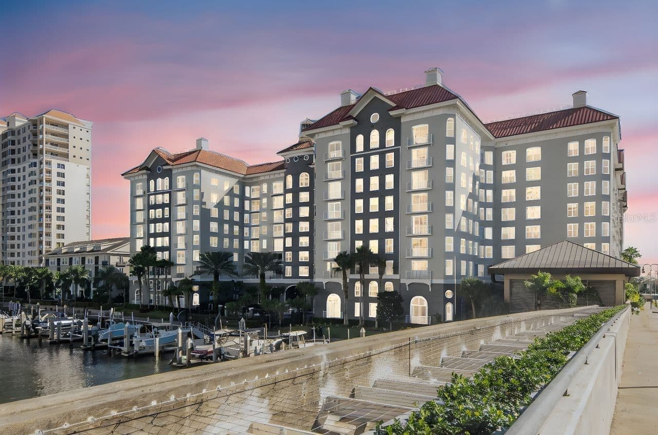 700 HARBOUR ISLAND