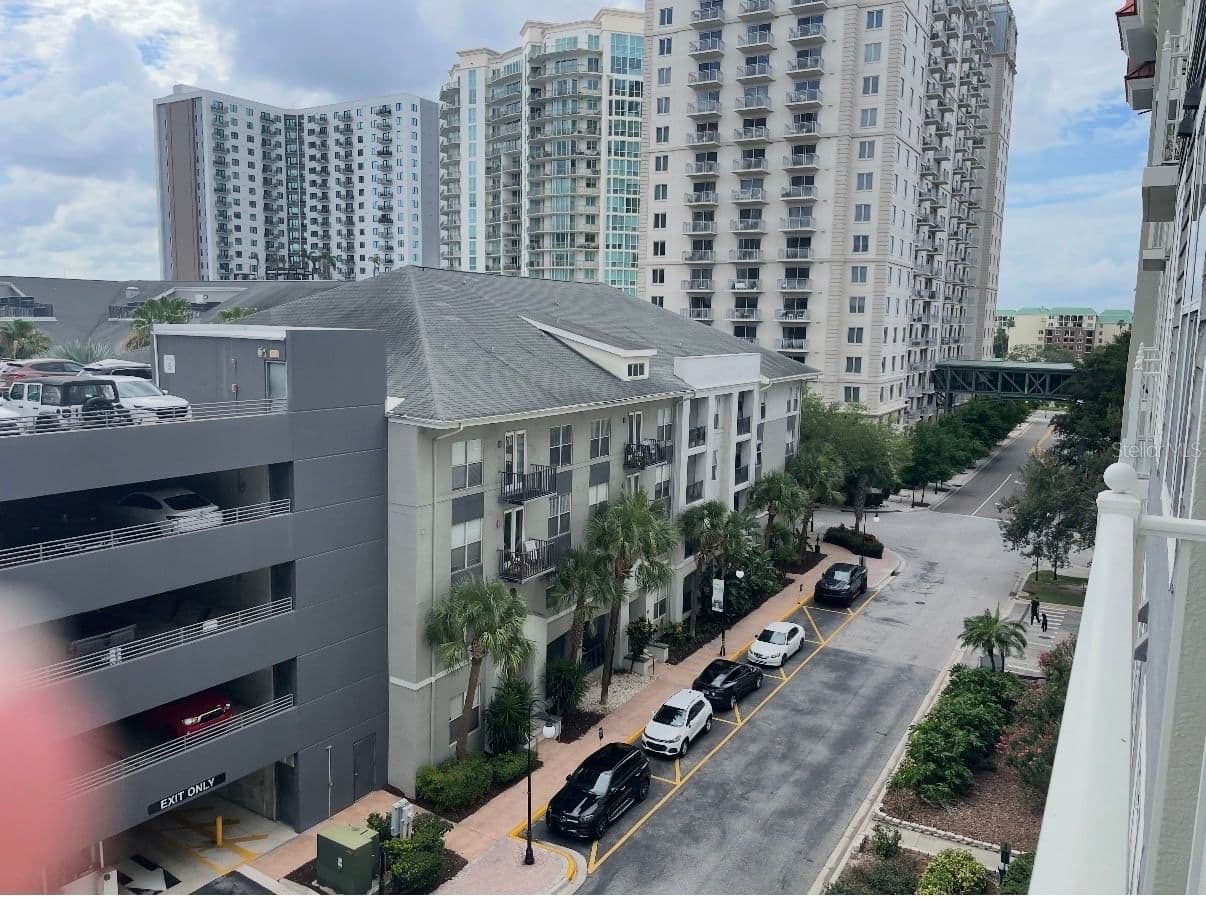700 HARBOUR ISLAND