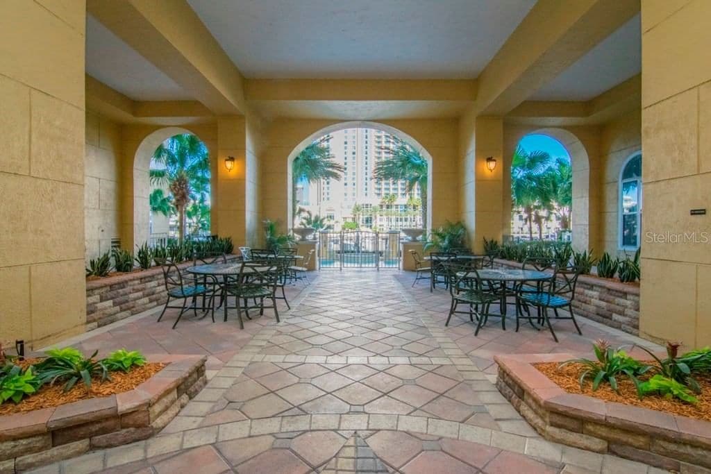 700 HARBOUR ISLAND