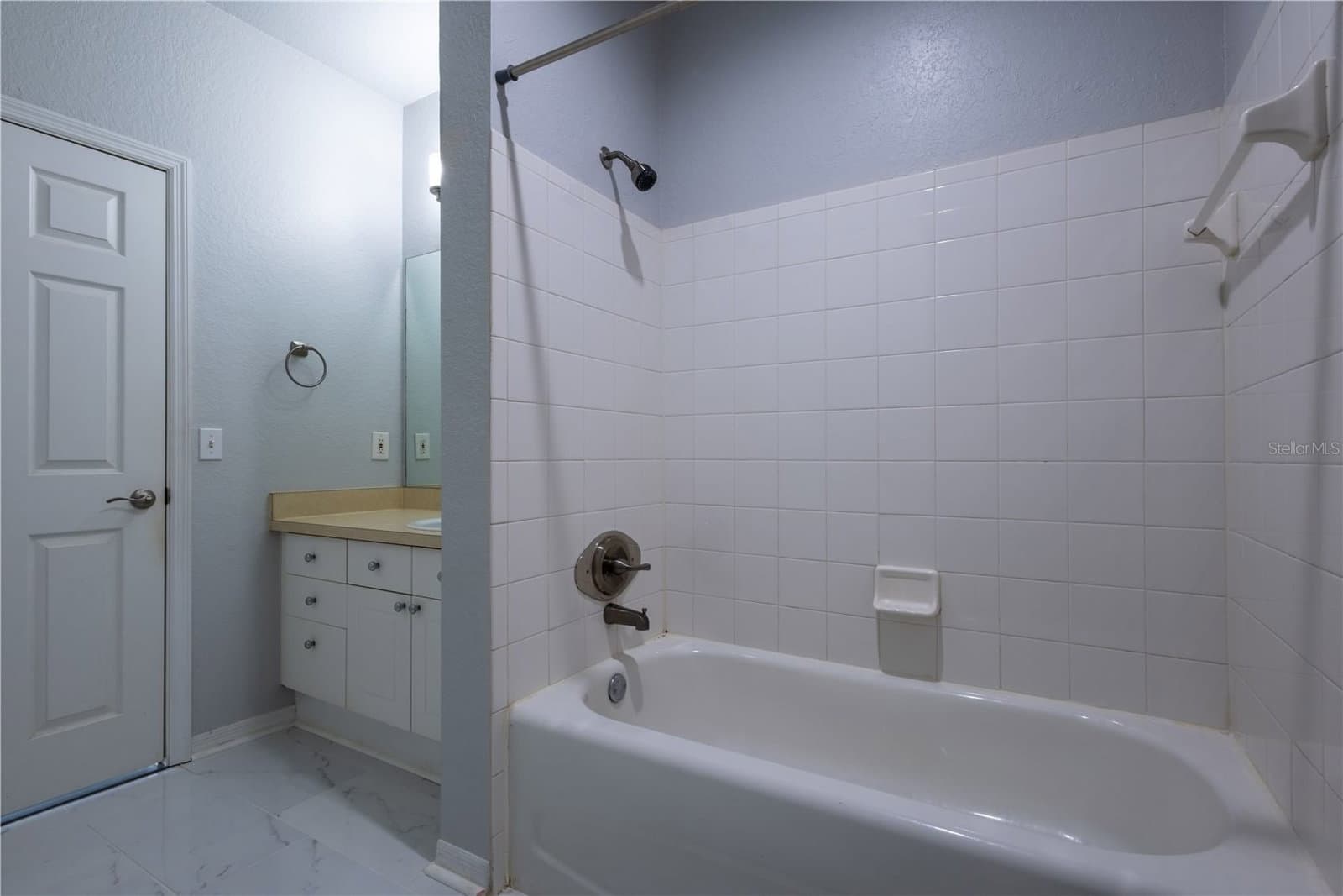 Photo 4 of 18001 RICHMOND PLACE