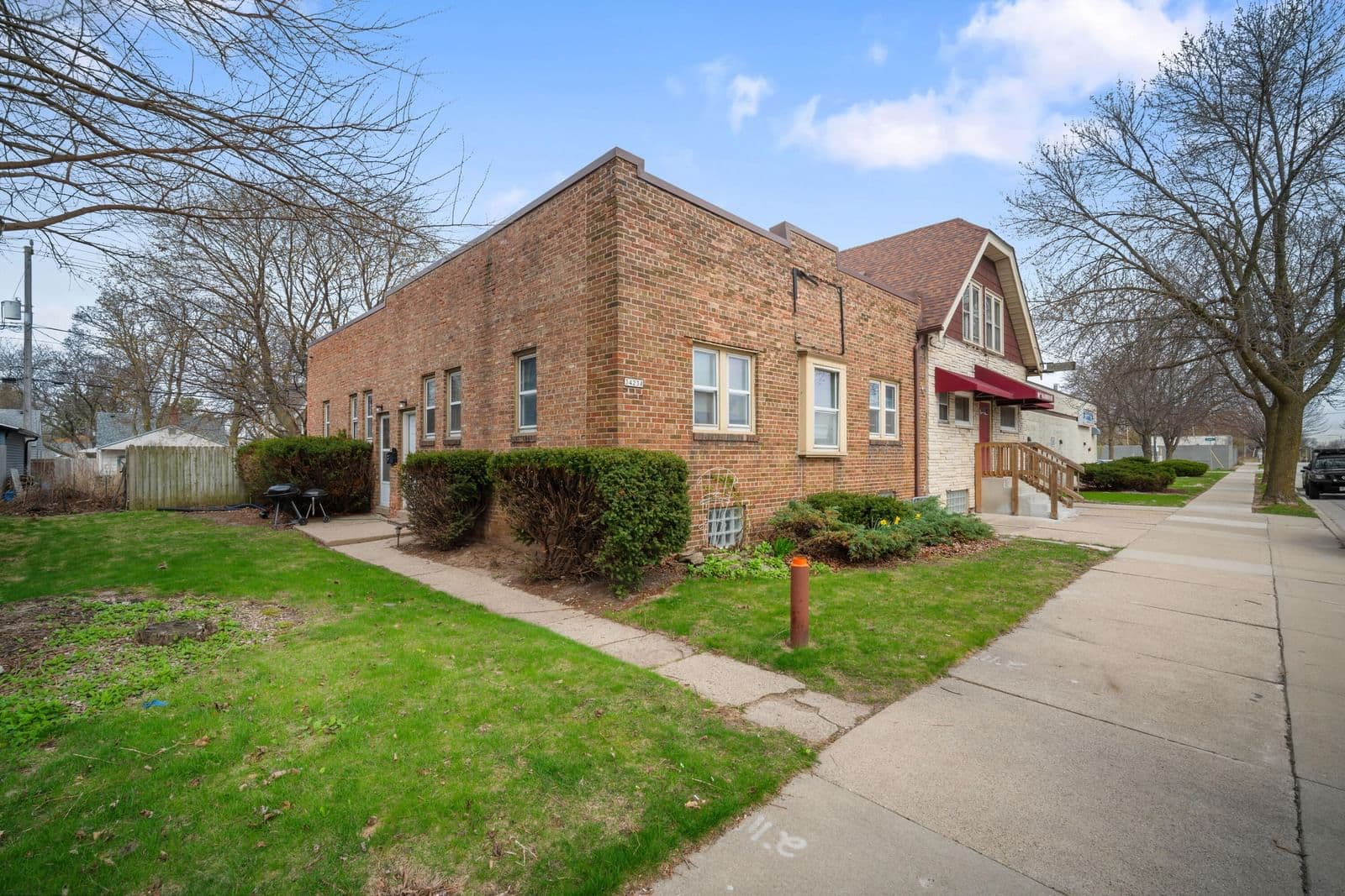 3423 Clement