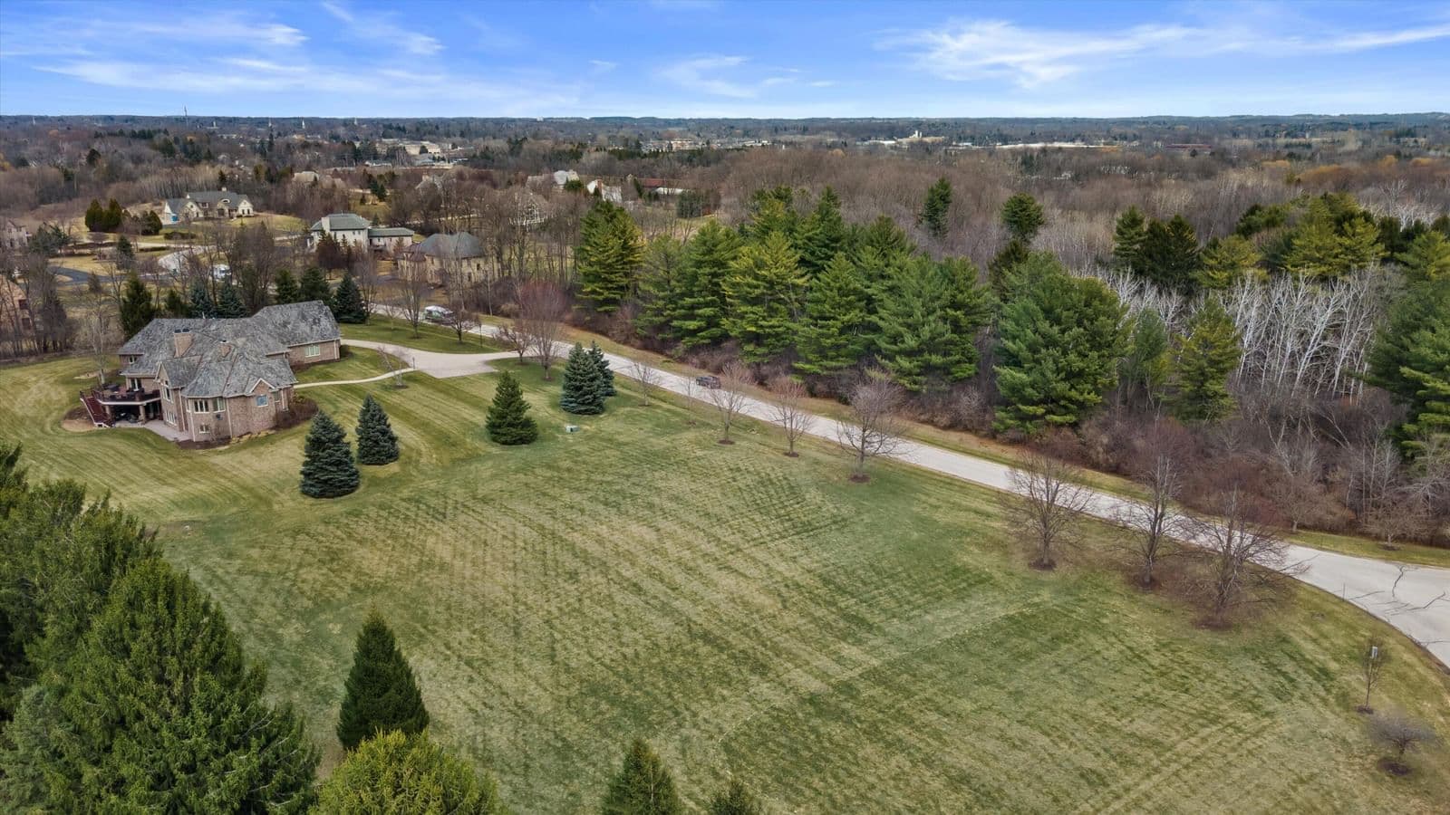 13965 Pine Bluff, Mequon, WI