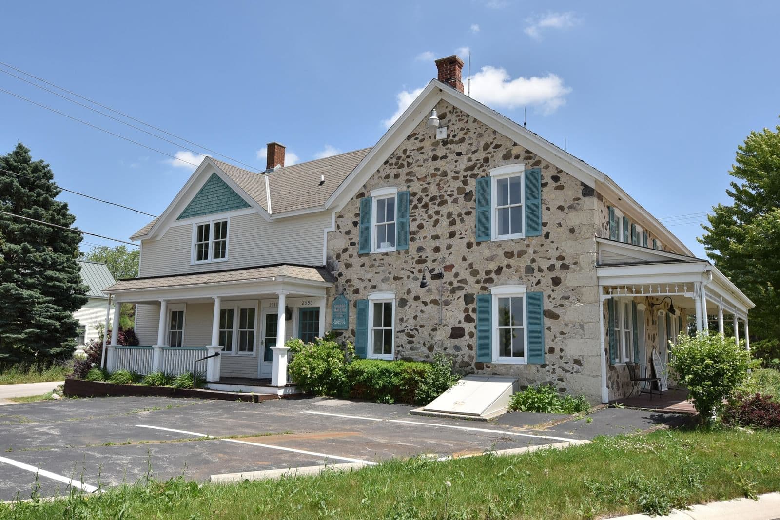 2088 Washington, Cedarburg, WI