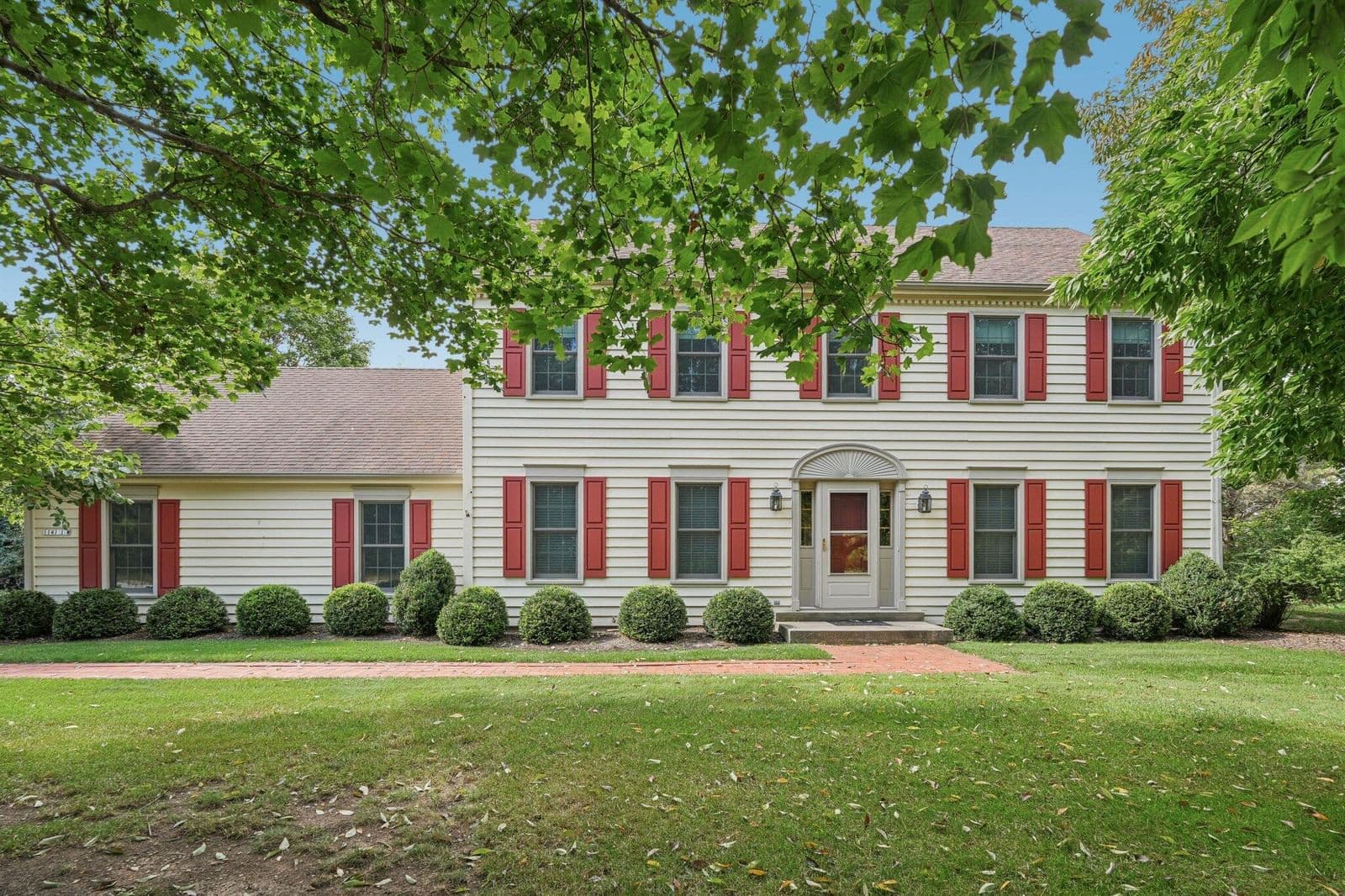 11415 Lake Shore, Mequon, WI