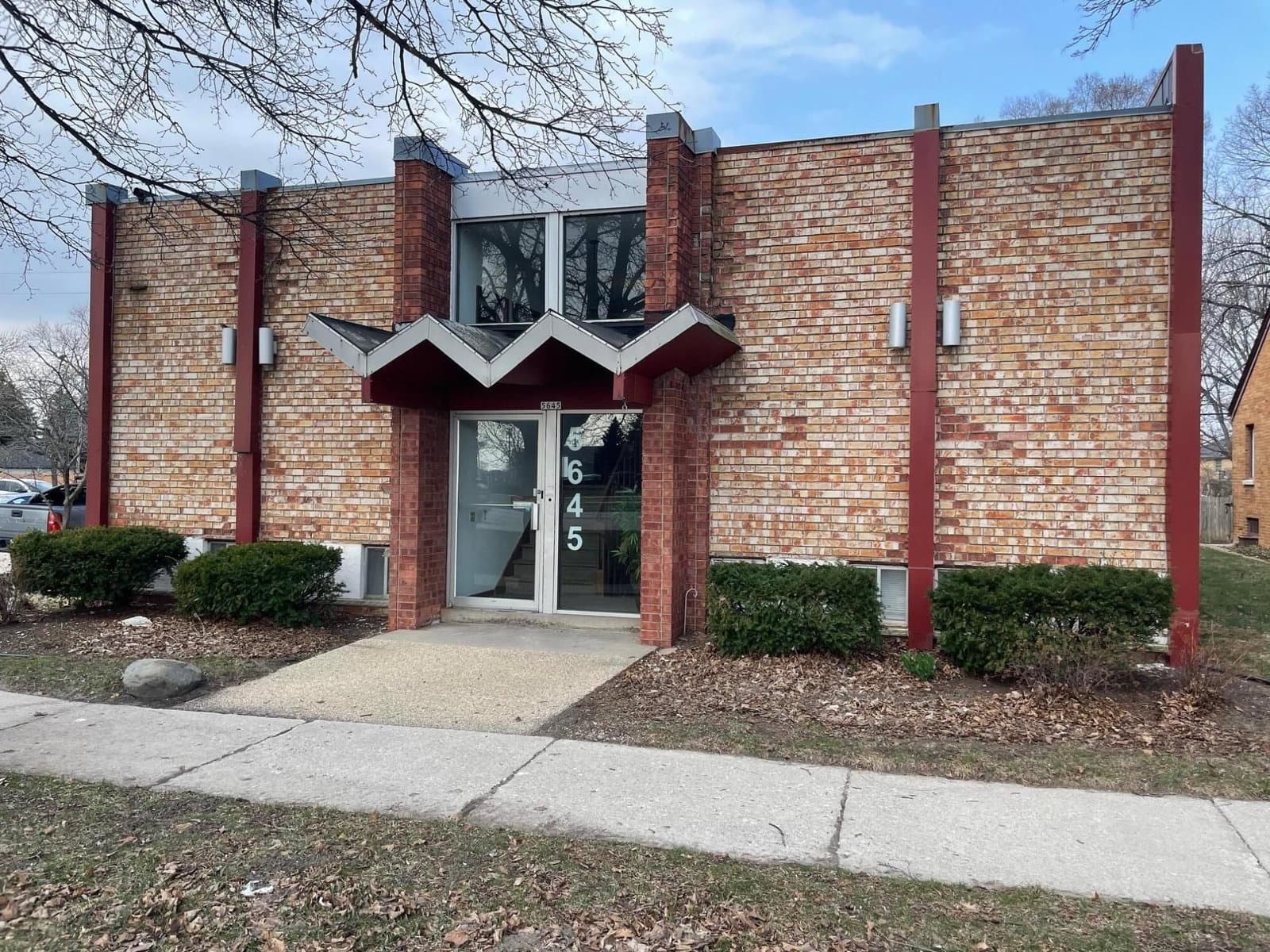 5645 Green Bay, Glendale, WI