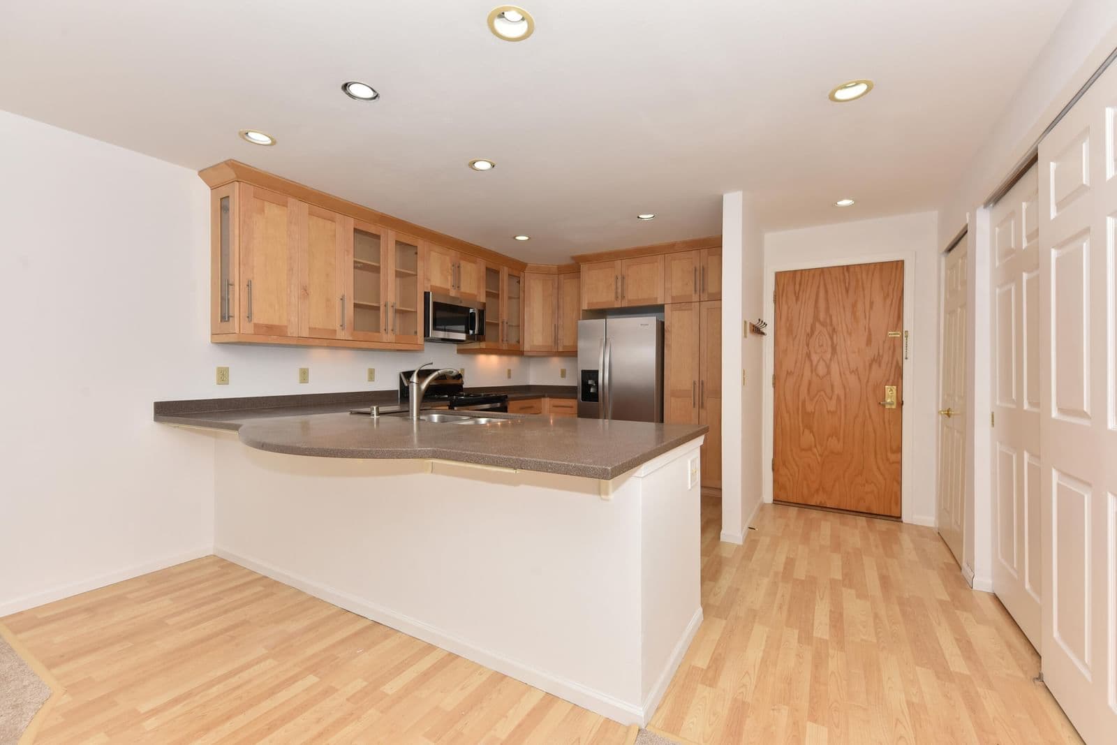 1600 Green Tree, Glendale, WI
