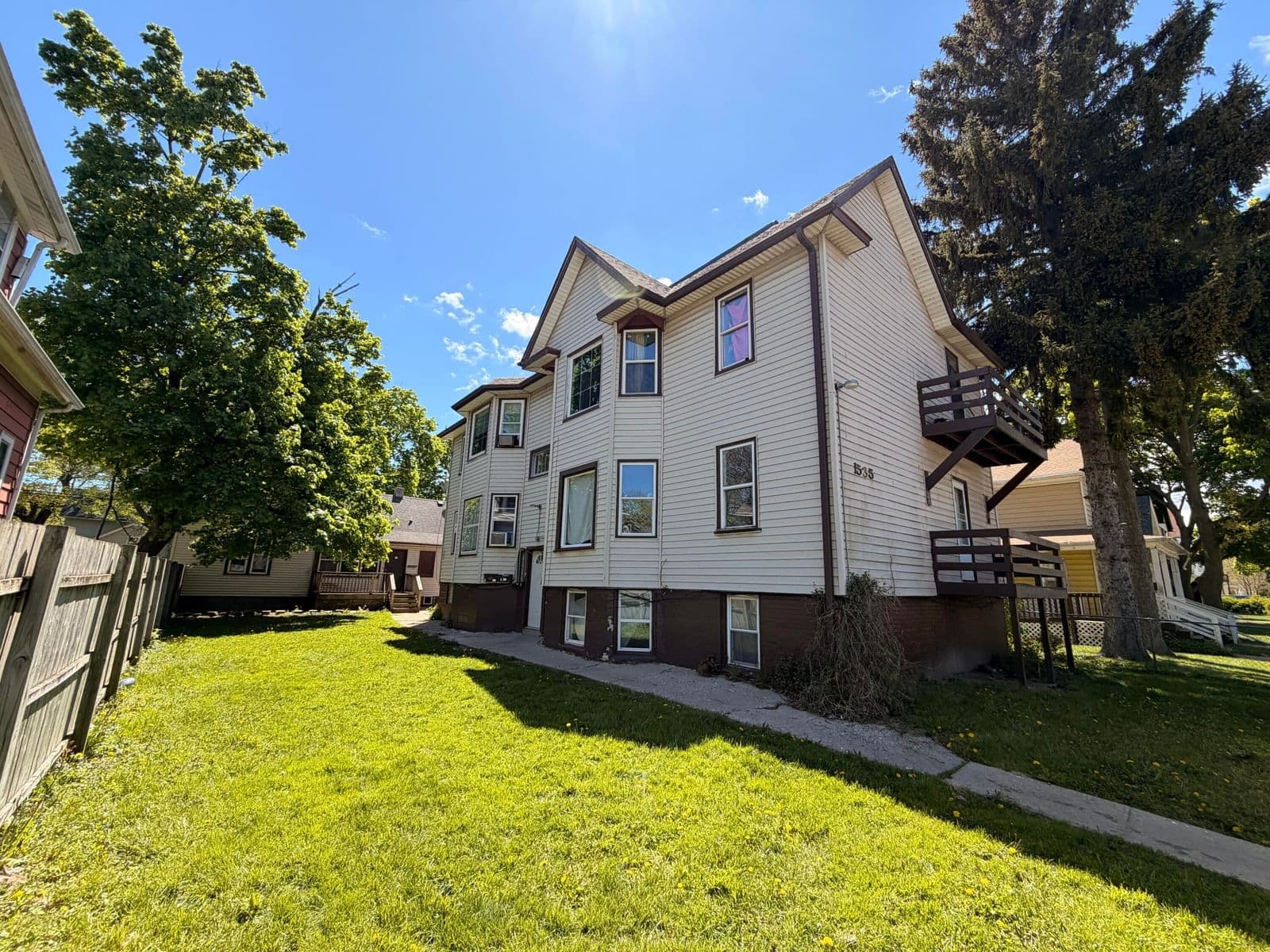 1533 Winslow
