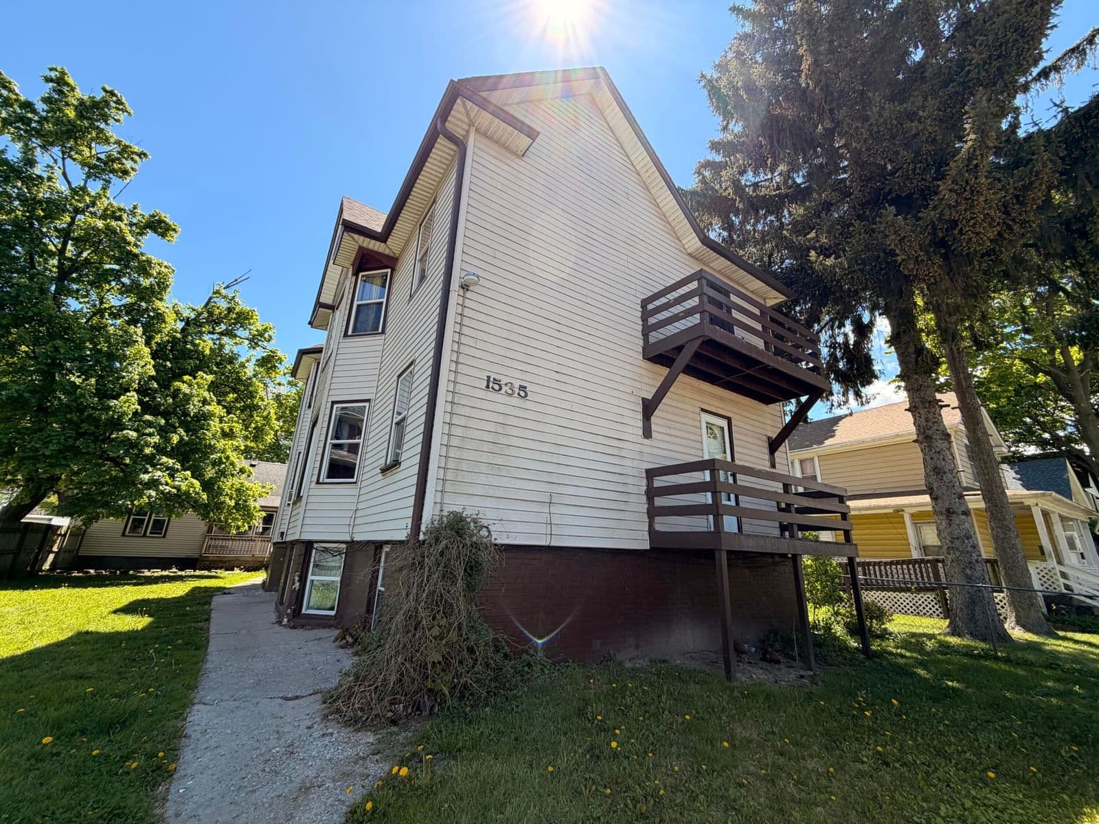 1533 Winslow