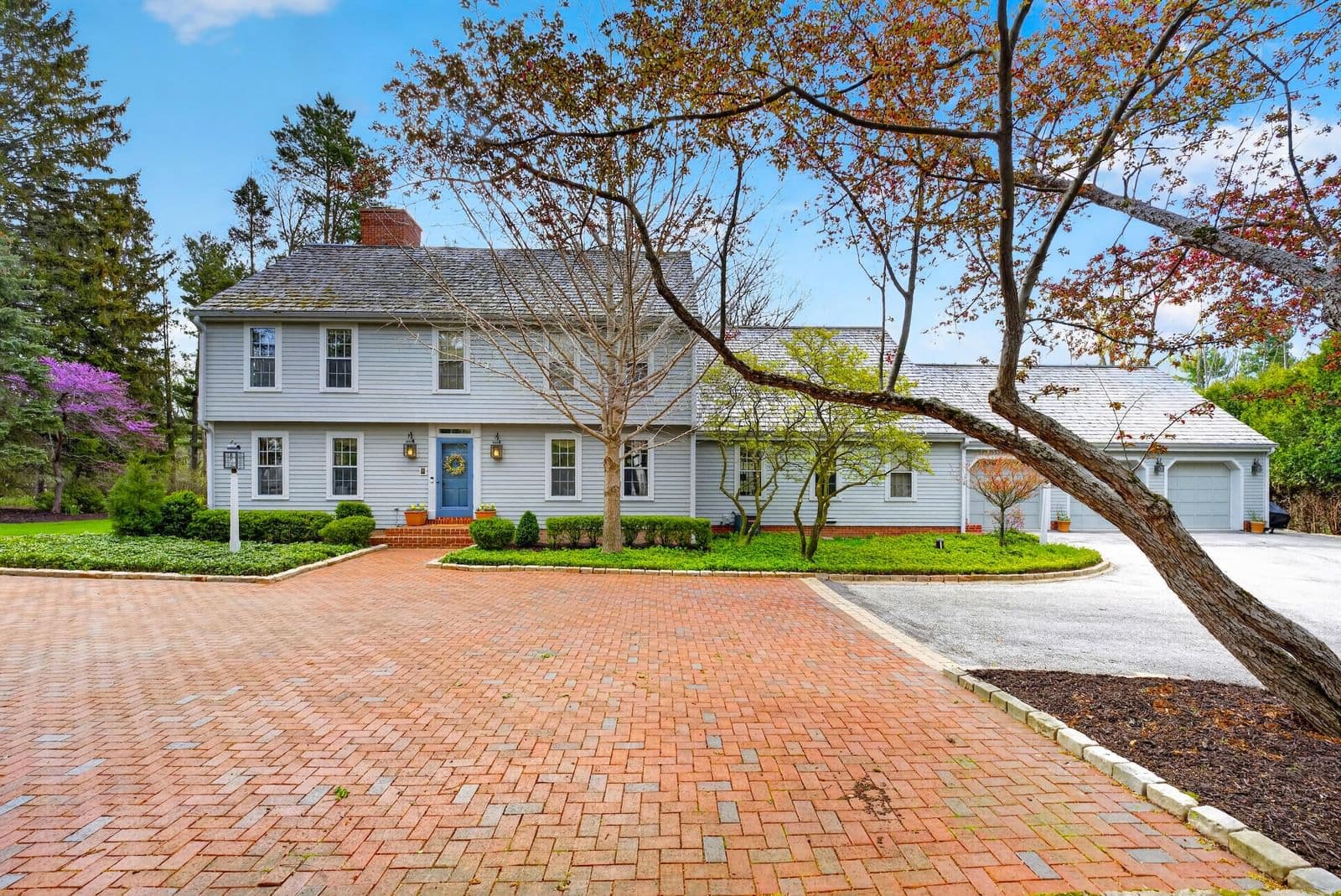 125 Glenview, Mequon, WI