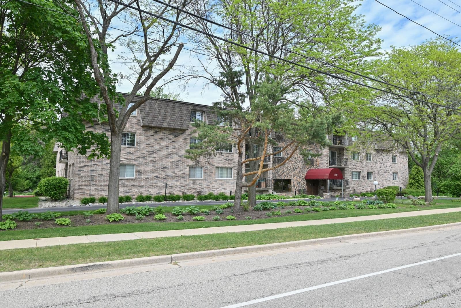 1730 Green Tree, Glendale, WI