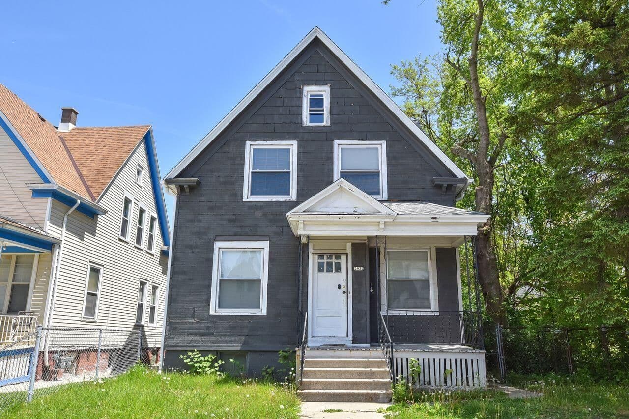 2932 Holton, Milwaukee, WI