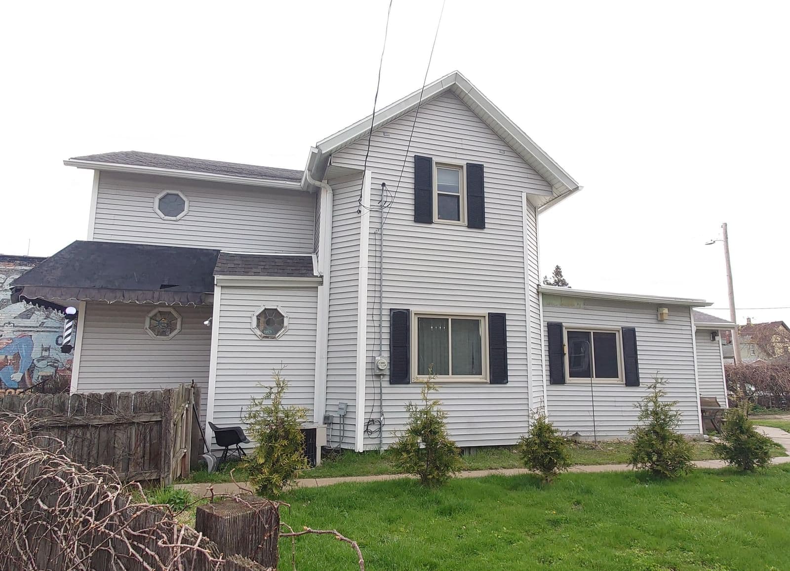 2340 Kinnickinnic
