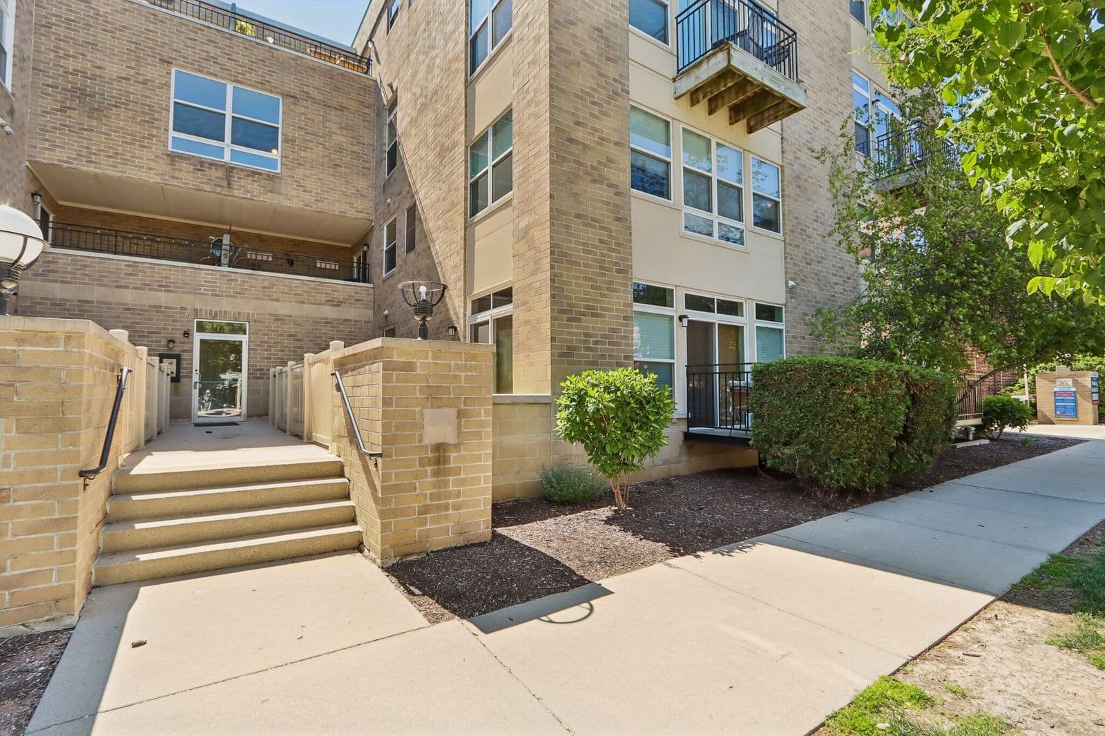1550 Warren