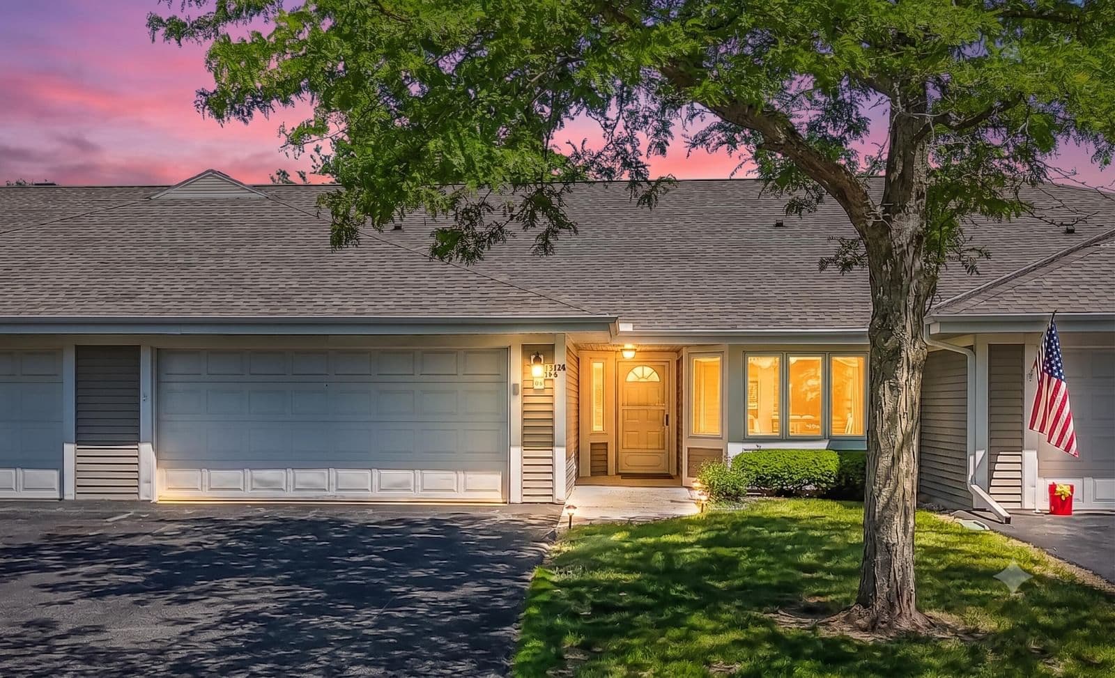 11014 Mequon Square, Mequon, WI