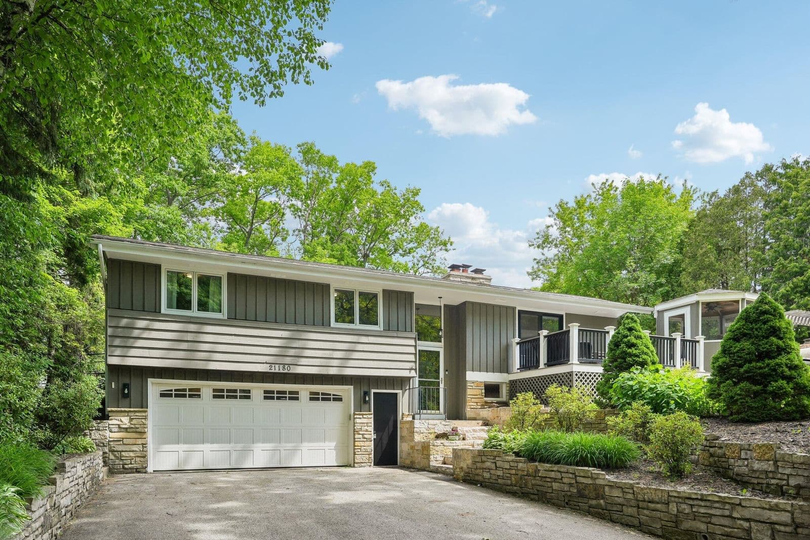 21180 Mary Lynn, Brookfield, WI