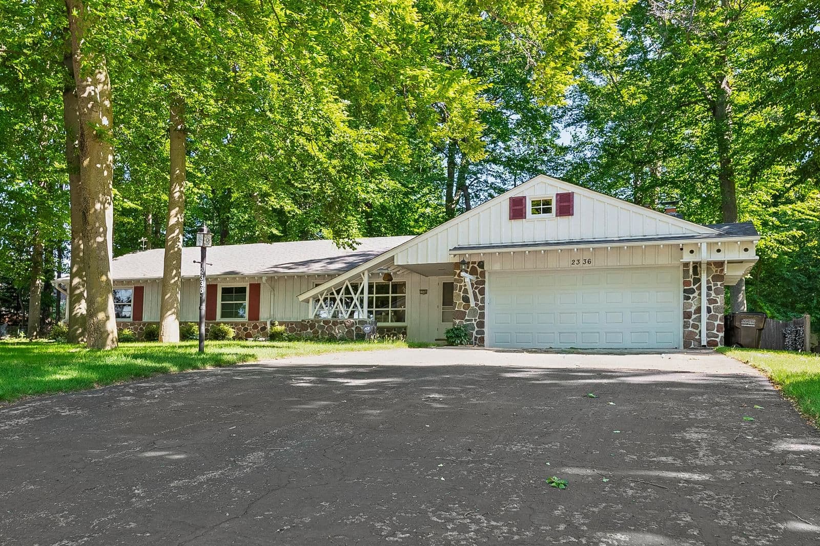 2336 Green Tree, Glendale, WI