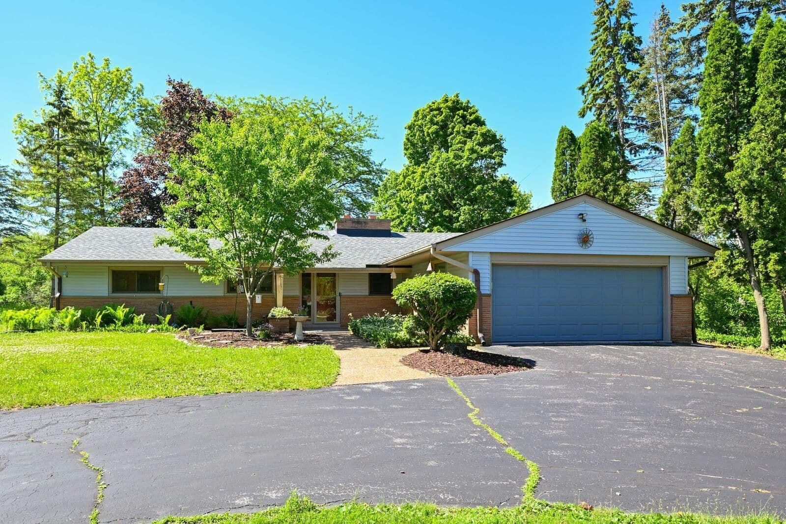 611 Mequon, Mequon, WI