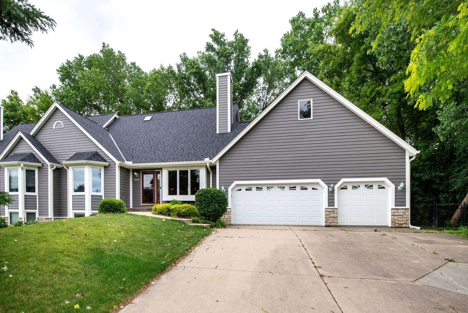 19065 Hiview, Brookfield, WI