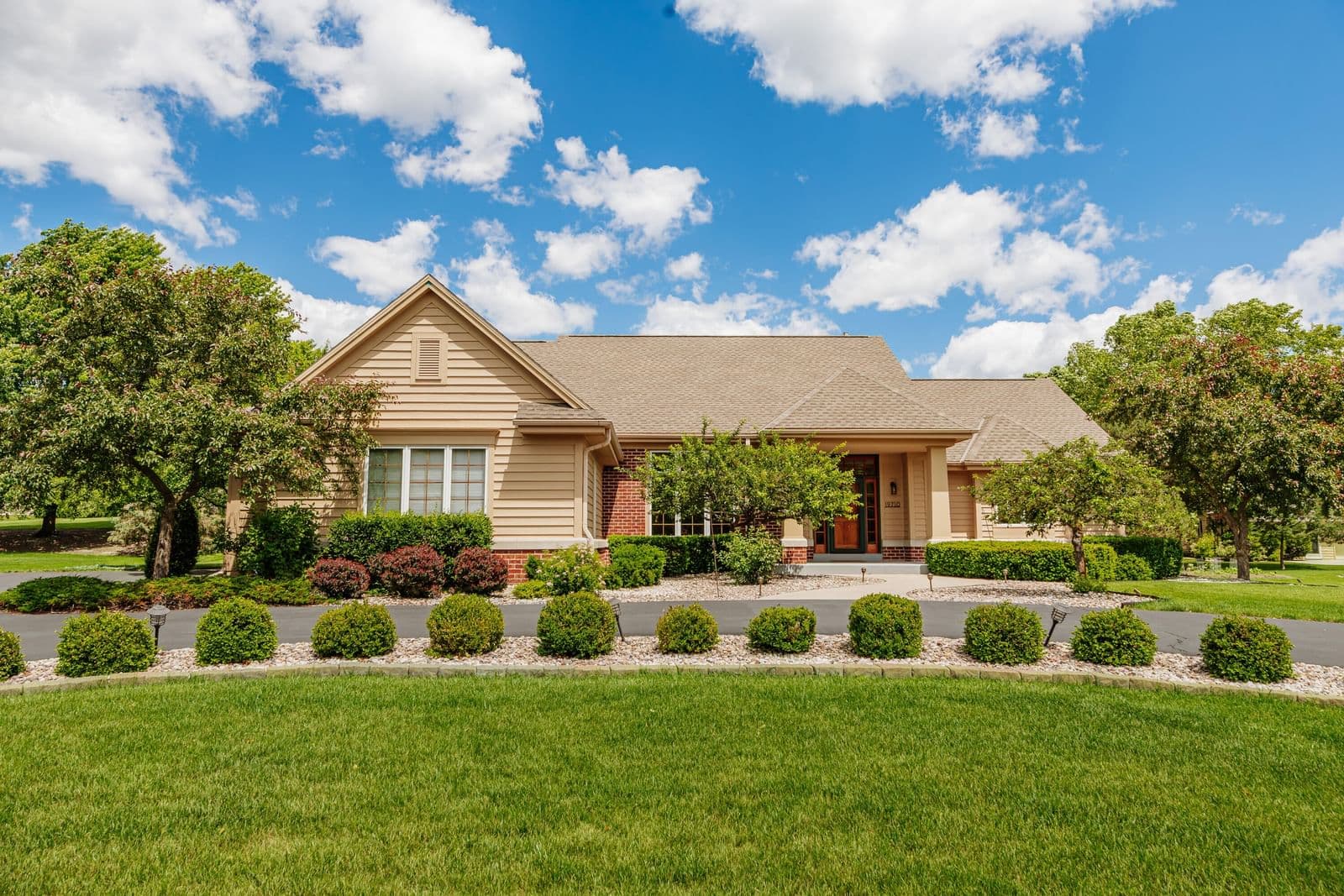 19710 Avondale, Brookfield, WI