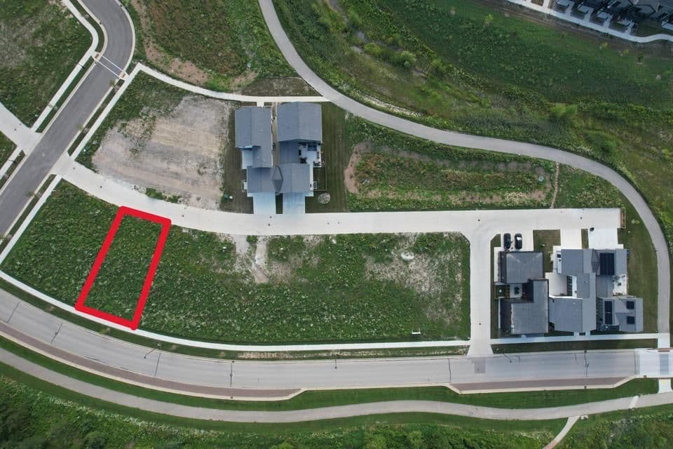 9407 Lake Vista