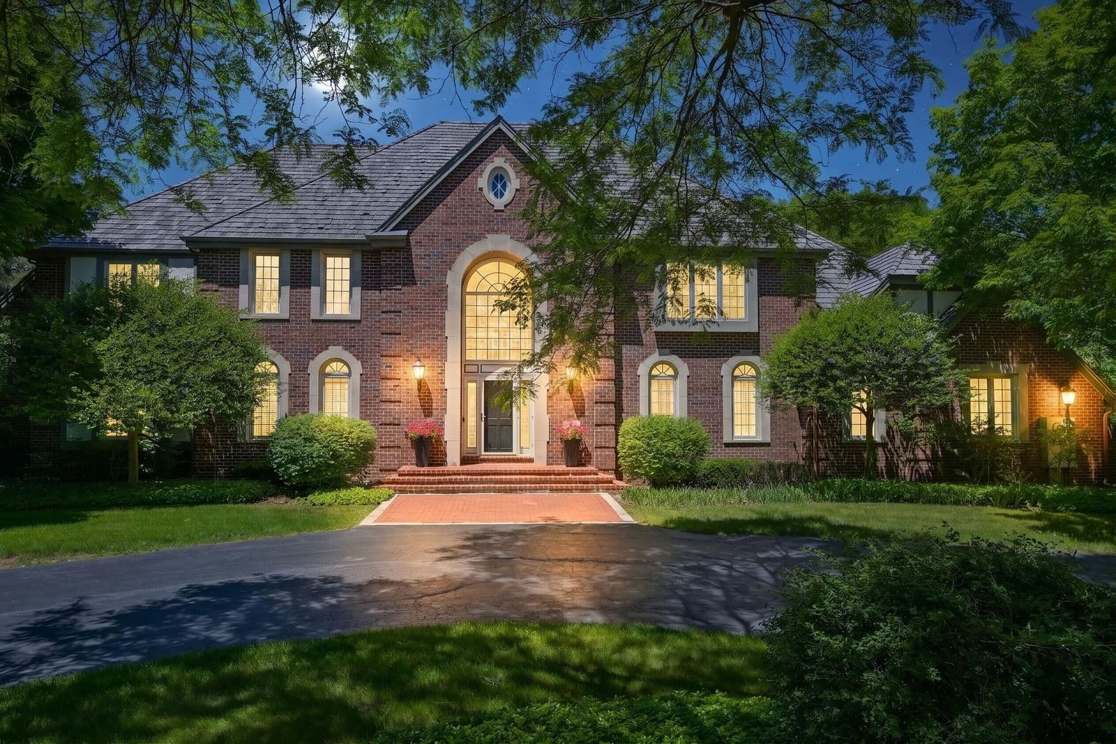 2146 Columbia, Mequon, WI