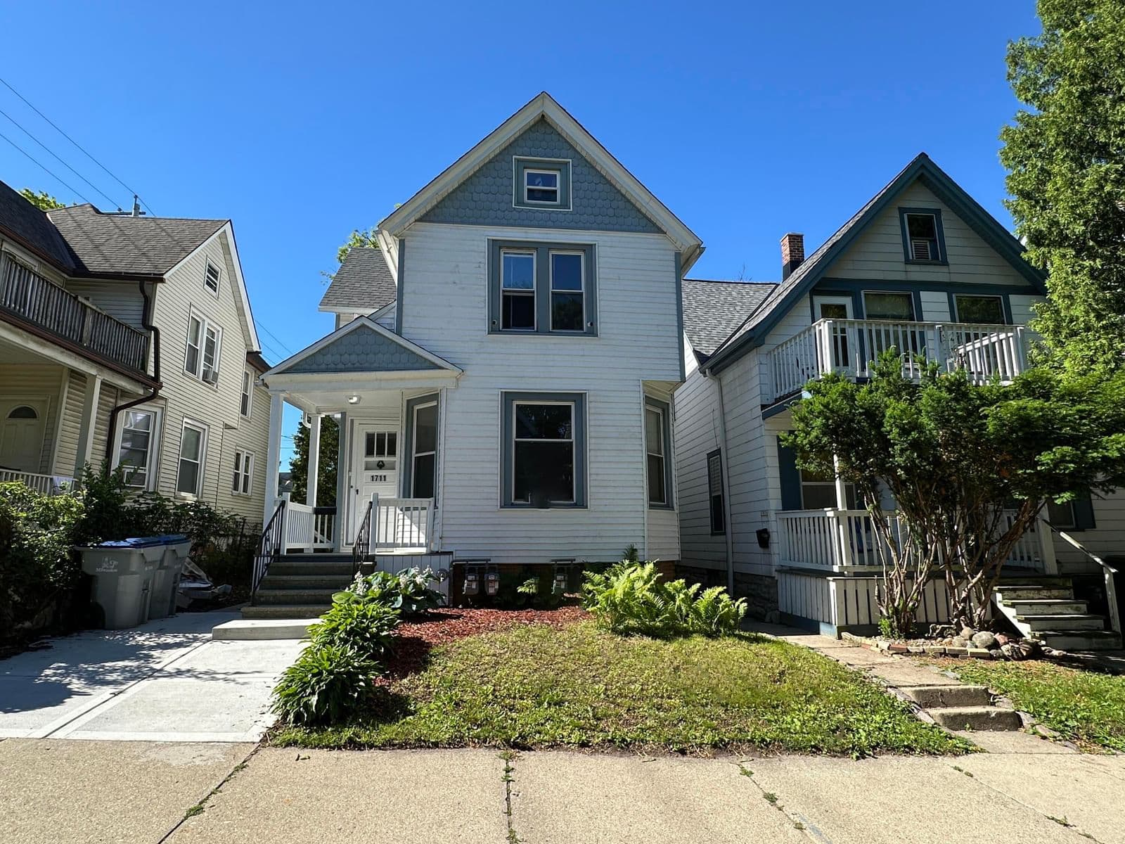 1711 Belleview