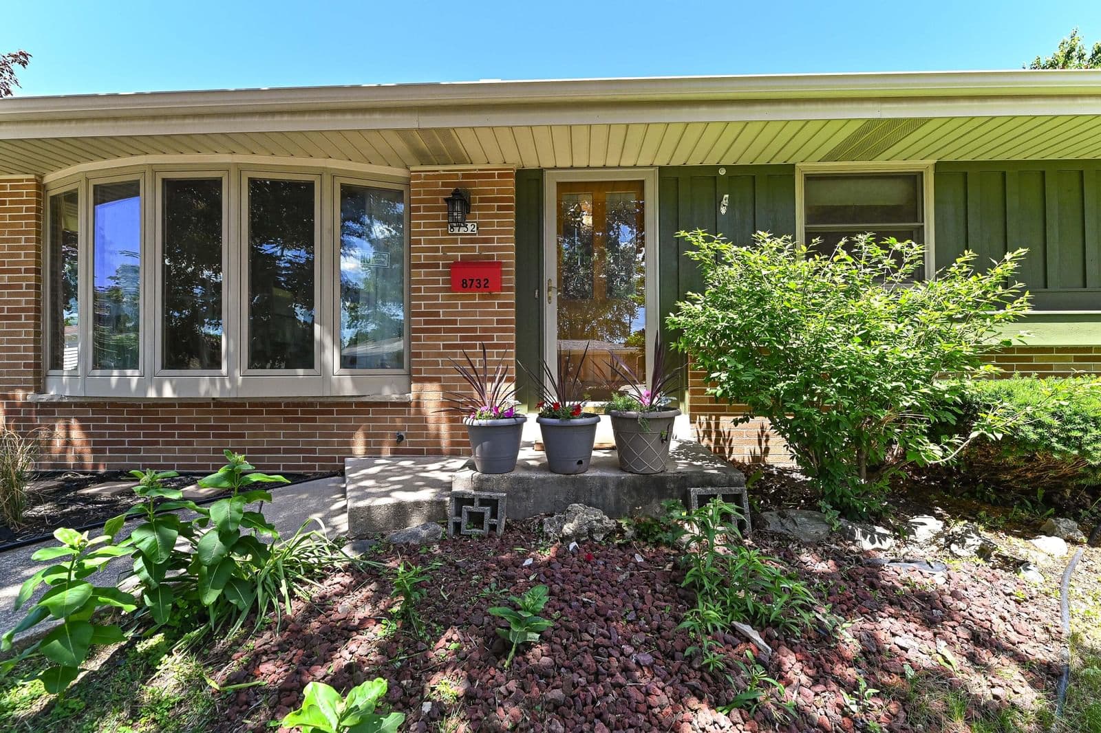 8732 Burdick