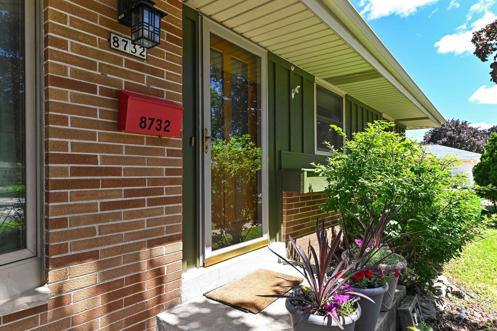 8732 Burdick