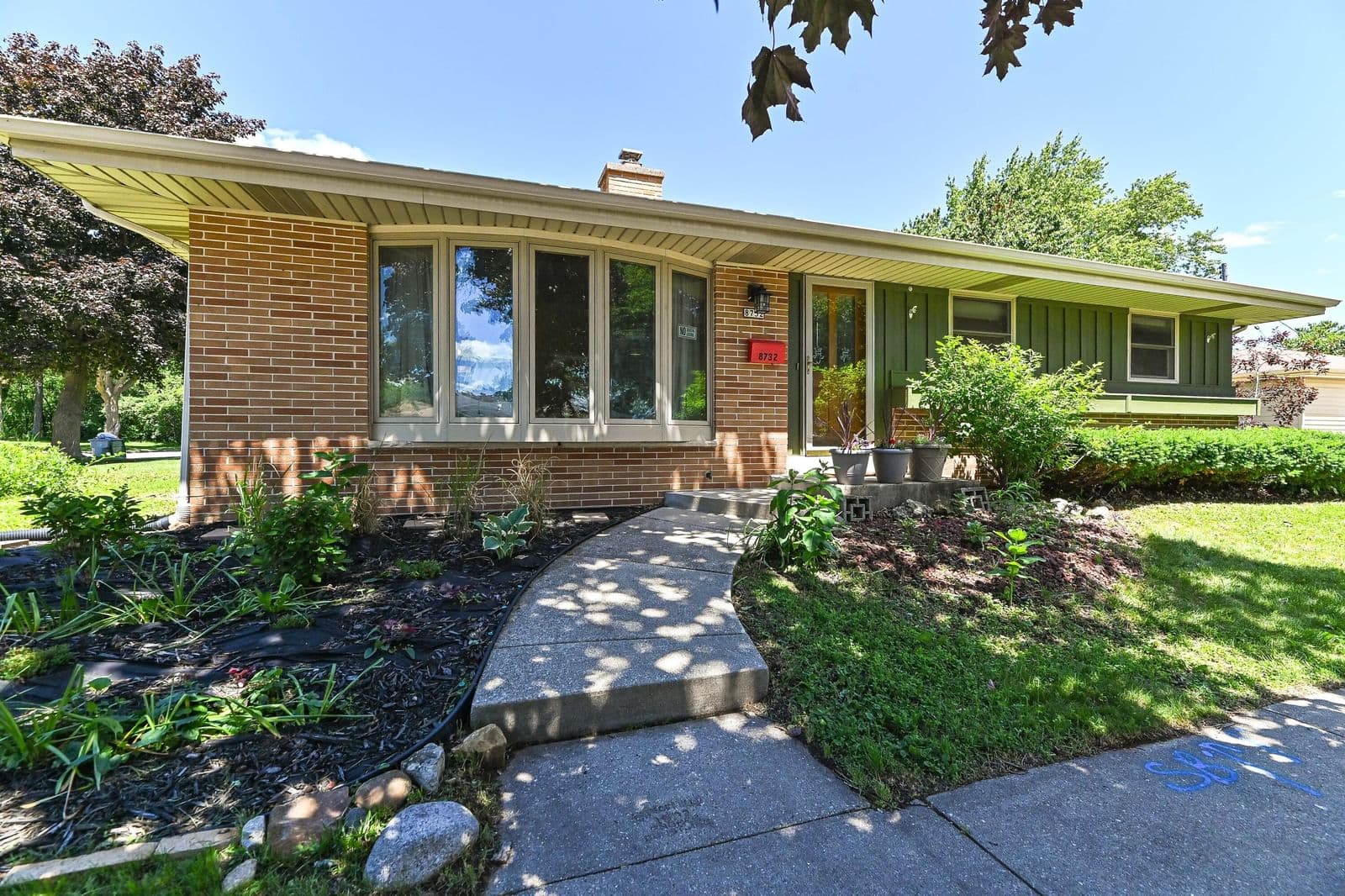 8732 Burdick