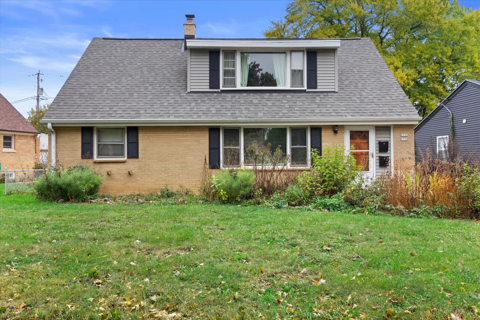 2728 Carlton