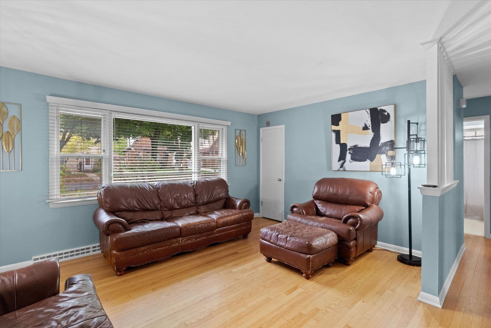 2728 Carlton