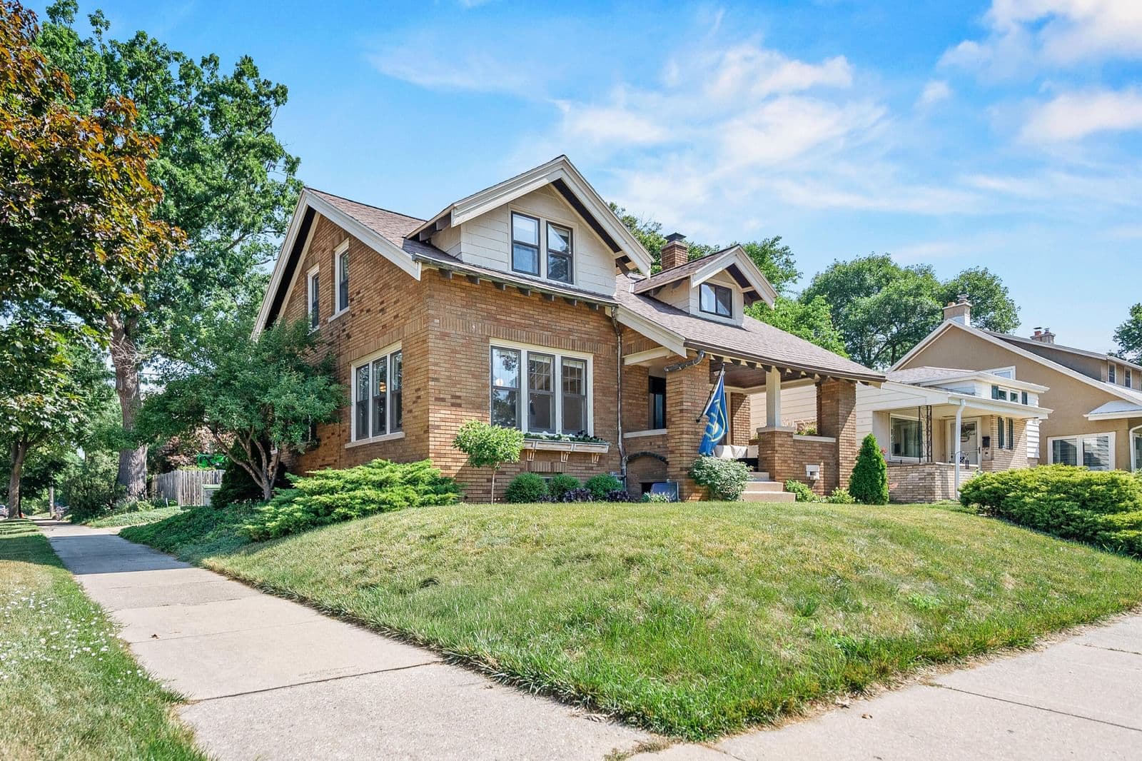 4834 Wisconsin