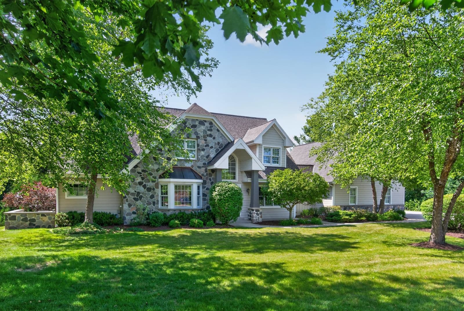 1475 Cedarton, Cedarburg, WI