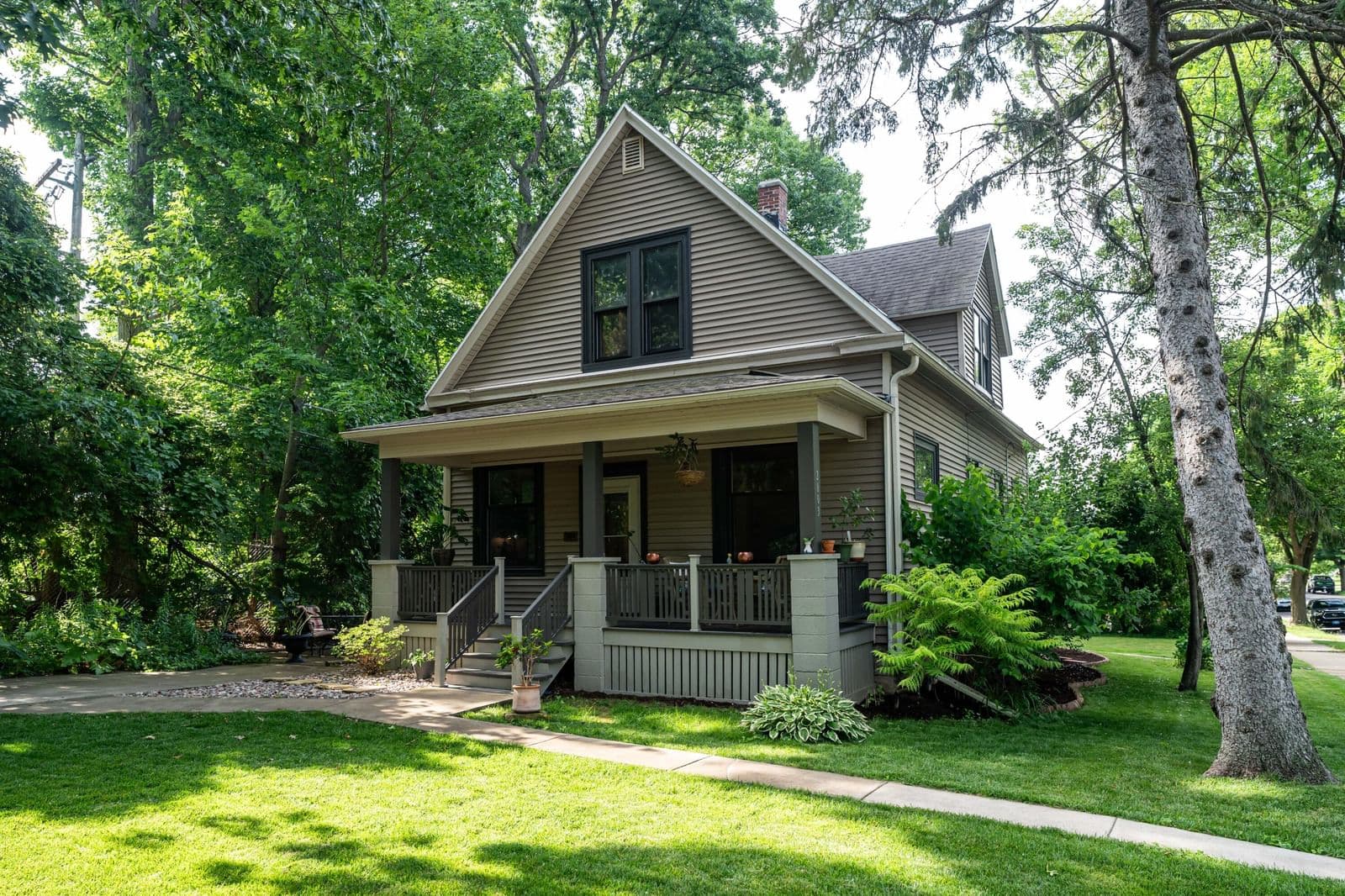 2803 Holt